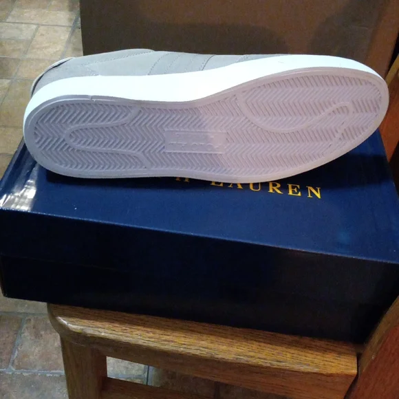 Men's Court Suede Sneaker - Picture 2 of 4